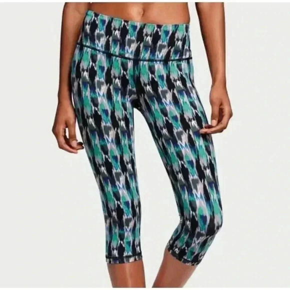 Victoria's Secret Pants - Victoria's Secret VSX Sport Knockout Crop Pant Size XS